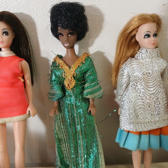Vintage (70s) Dawn doll set and case - 5 dolls with extra clothes and mannequins - Picture 4 of 10